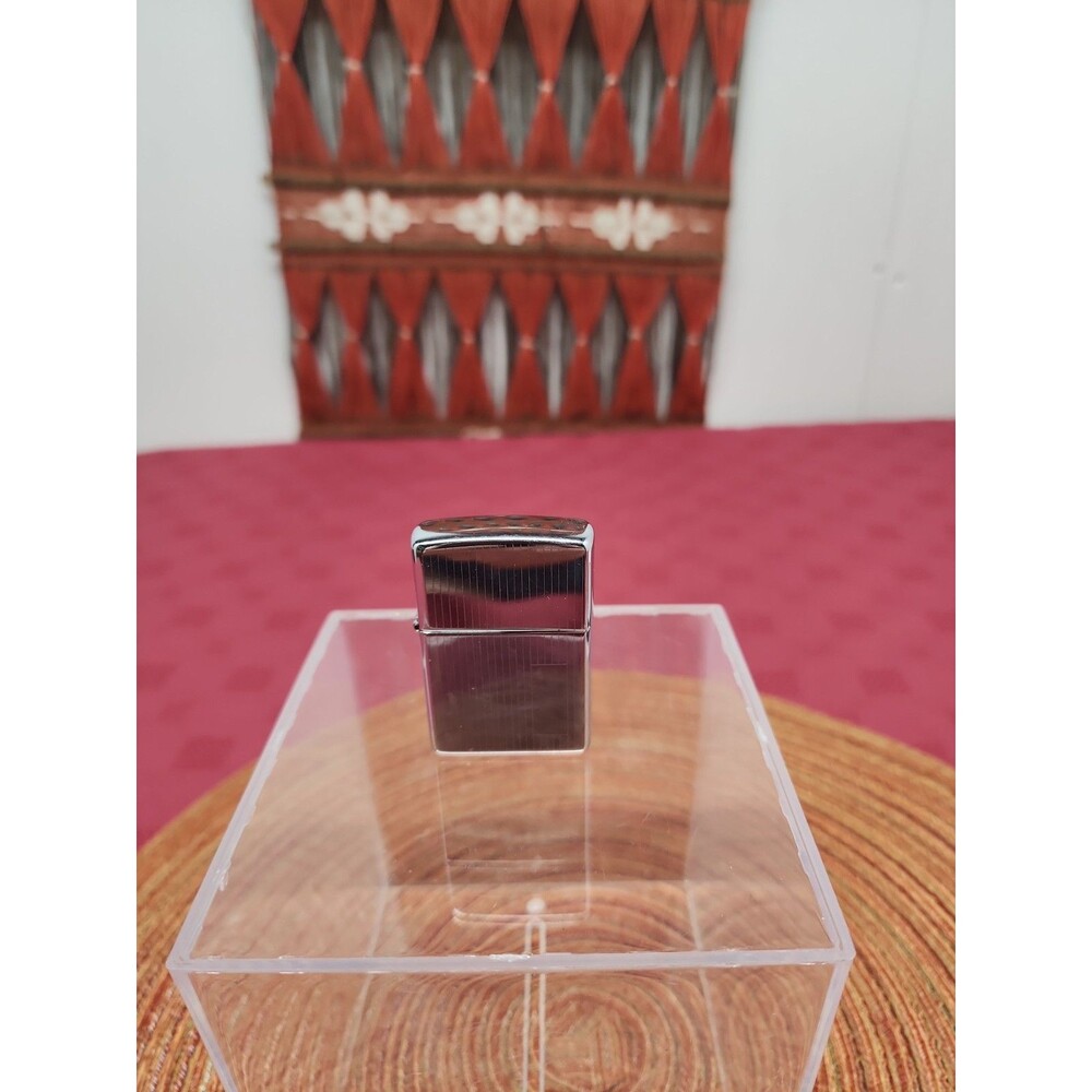 Vintage 1998 Zippo Lighter "Engine Turned" Model High Polish Pinstripe Design